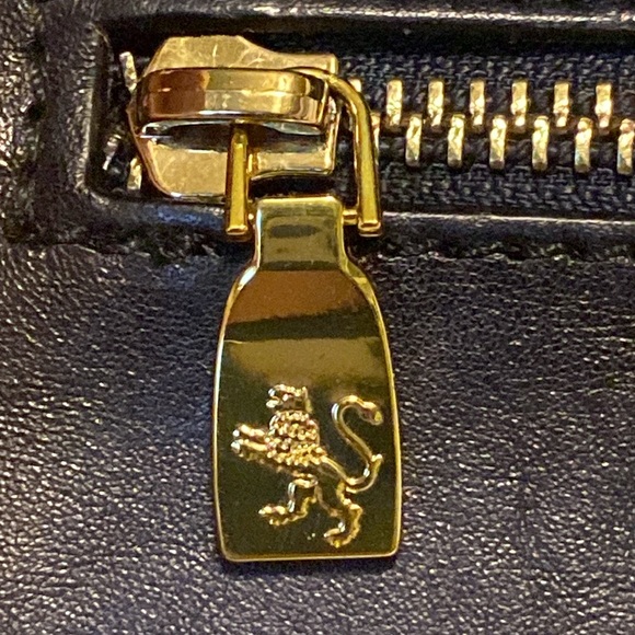 Unisex Pratese Firenze Leather Clutch Wallet Midnight Blue ♥️
Pure Class - Picture 2 of 13